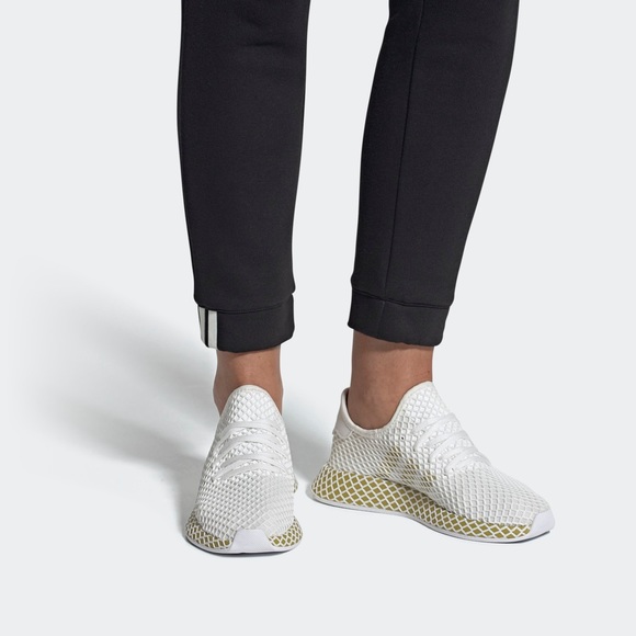deerupt runner white gold
